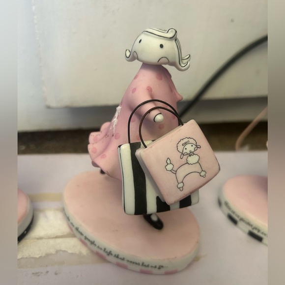 Beautiful three pieces for girls room! - Picture 4 of 7